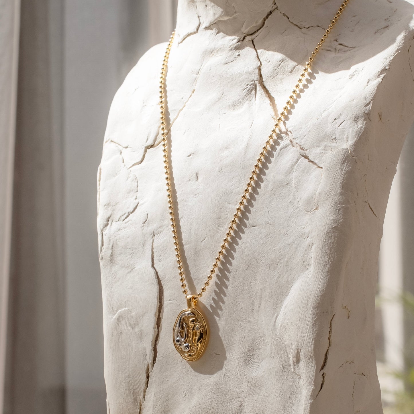 Collar_Claraumbra_-_Oro