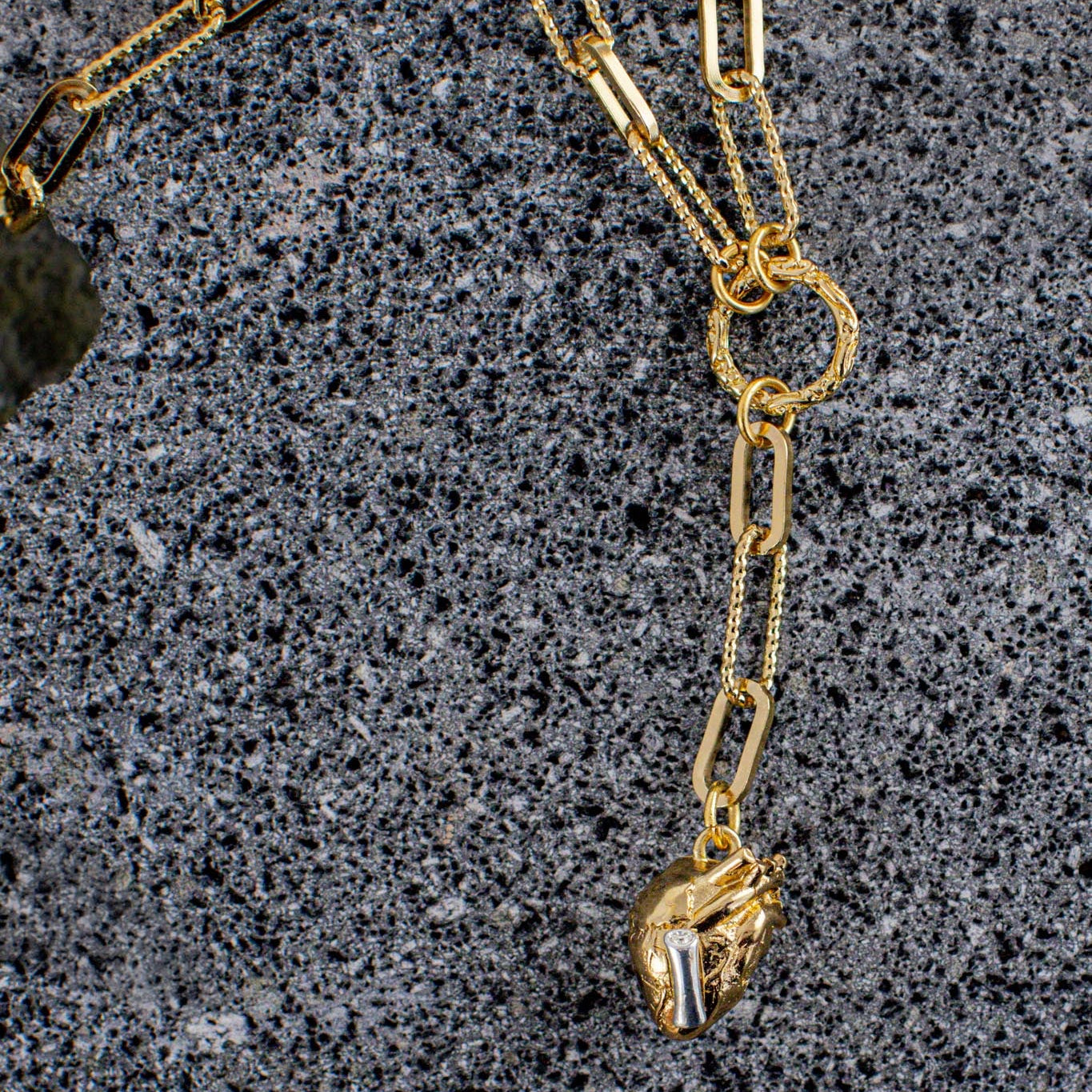 Collar Guardiana de la Autenticidad